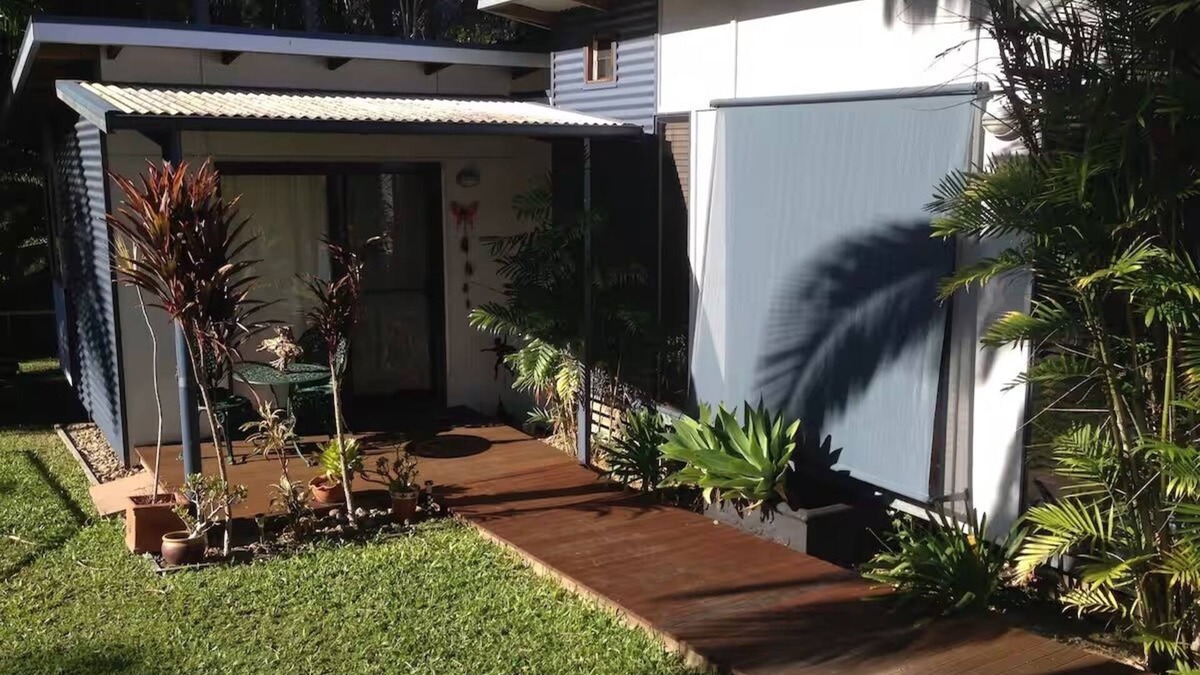 Carrara Cabin | Quiet tree location in the heart of Carrara