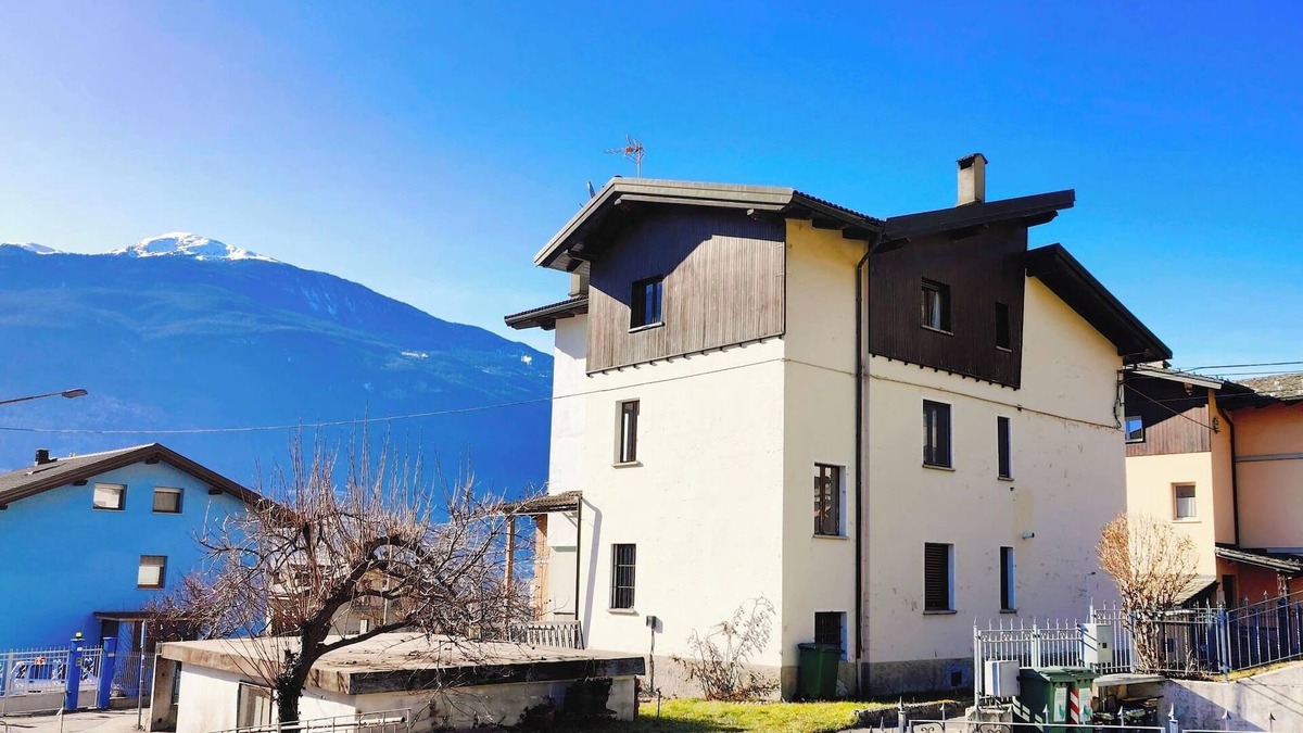 Montan-Angelin-Arensod Apartment | Quiet Two-room Apartment With Parking Space - Casa Montan