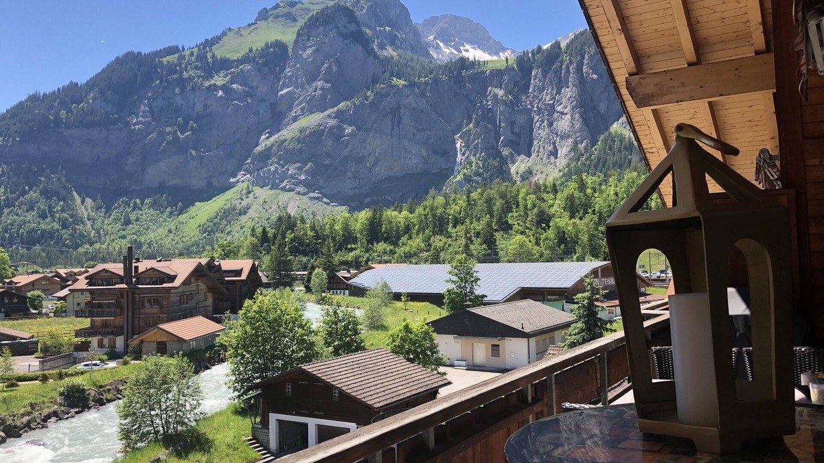 Kandersteg Apartment | Quiet, ultra-modern chalet-style apartment in the middle of the village