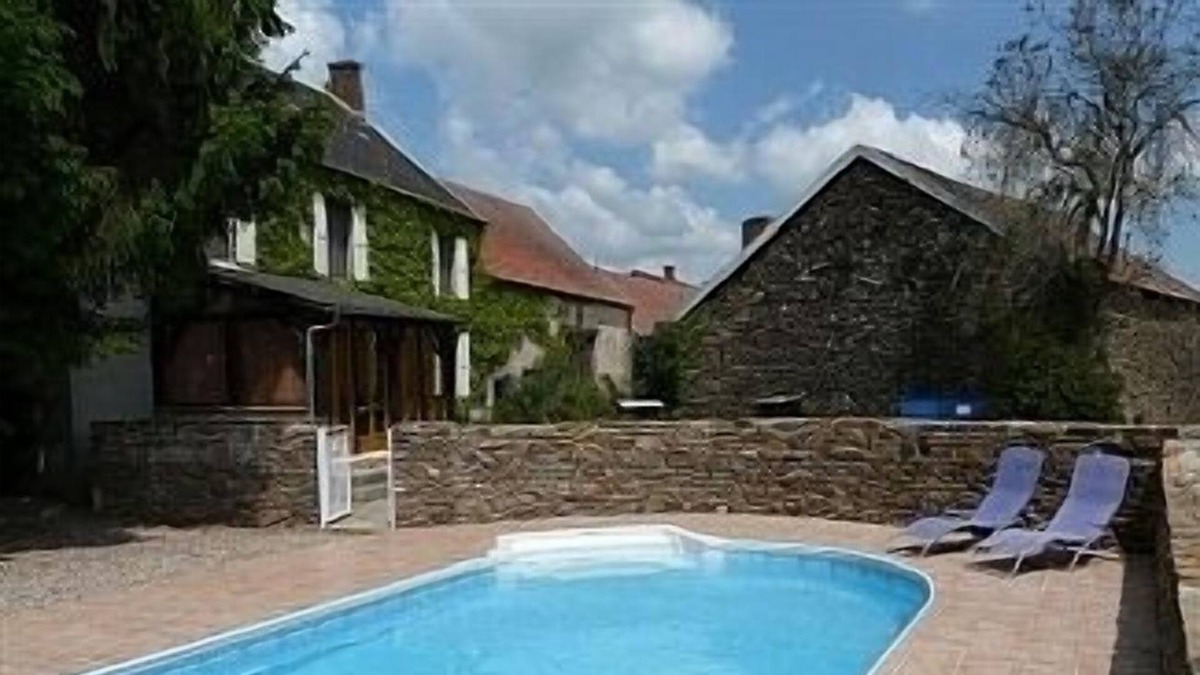 Preveranges House | Quiet vacation hideaway with private heated pool, spa, sauna