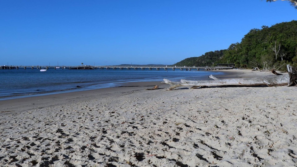 Kingfisher Bay Villa | quiet villa satinay