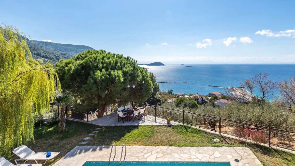 Glossa Villa | Quiet villa with breathtaking views, garden and private pool!