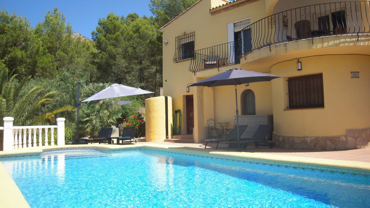 Jalon Villa | Quiet villa with private pool