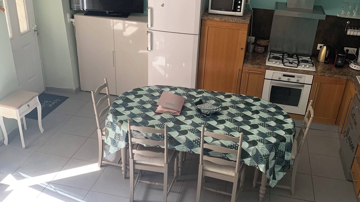 Florensac House | Quiet village house with tropezian terrace 15 minutes from the beach