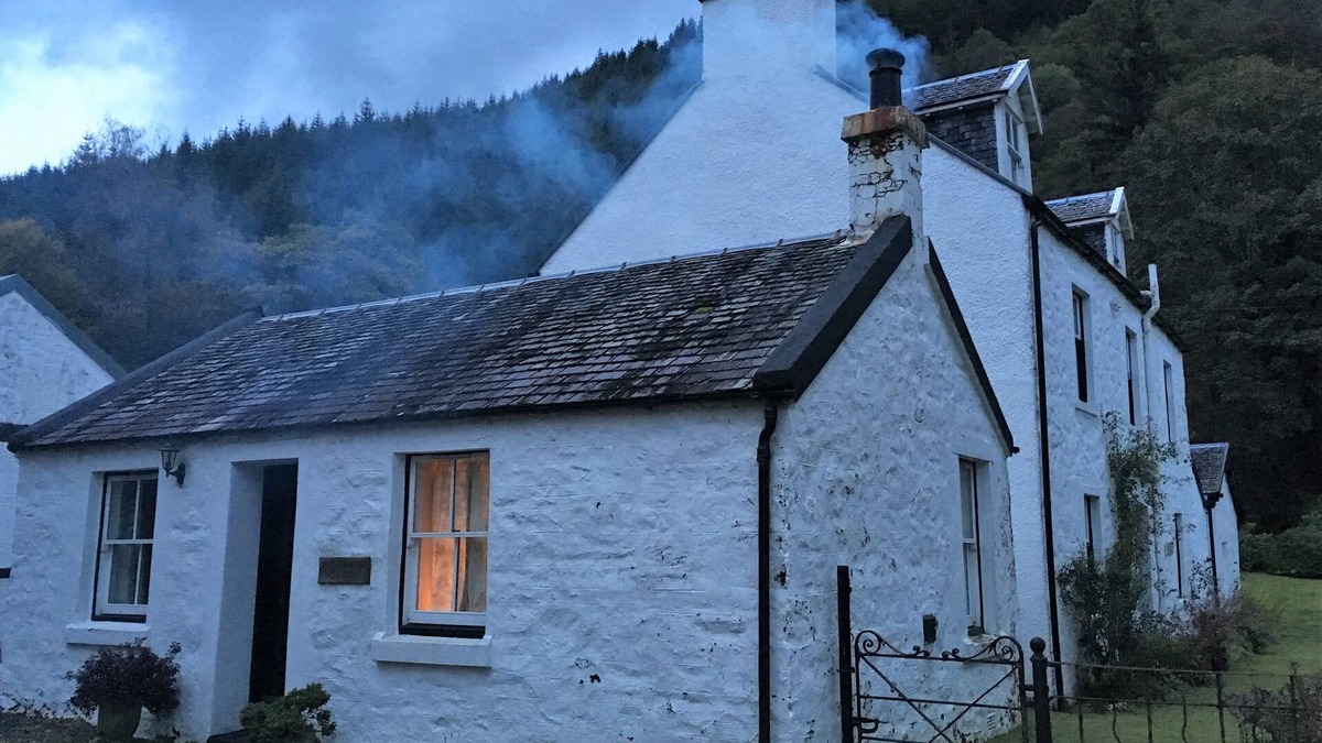 Cairndow Cottage | Quiet village location in beautiful valley close to Dunoon, Argyll. Sleeps 2, pet friendly