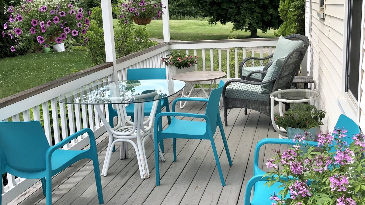 South Eliot House | Quiet Water Views, Close To Town