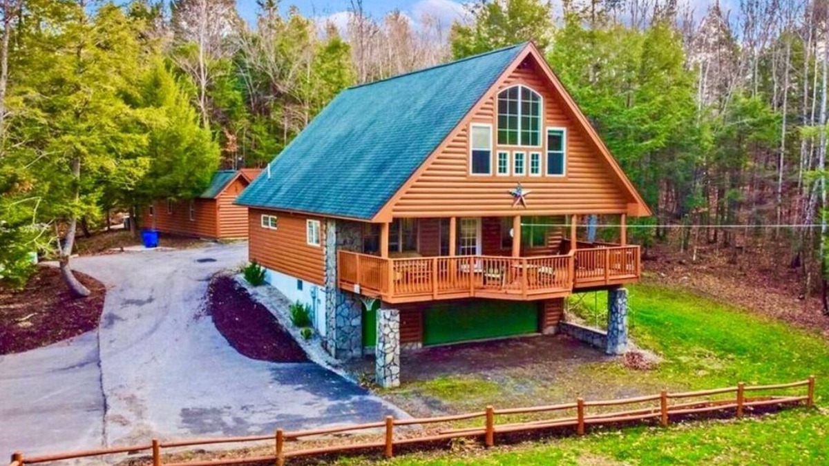 Gardiner House | Quiet Waterfront Retreat on 2 Private Acres - w/Game Room, Kayaks & Canoes