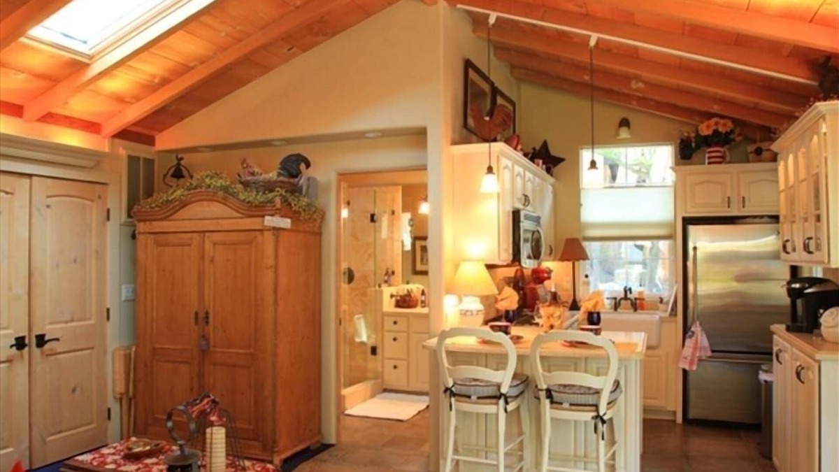 Northwest Carmel Apartment | Quiet wooded Guest Cottage