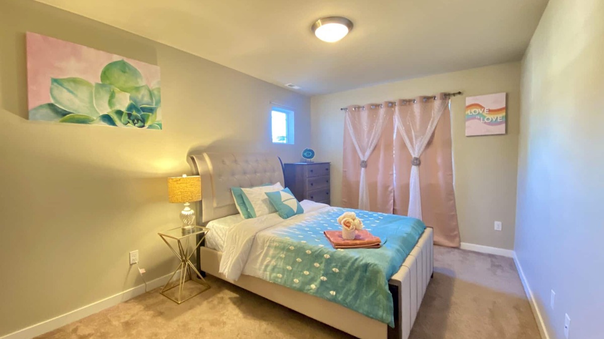 Everett House | Quieter Villa: safe neighborhood, closer to Boeing