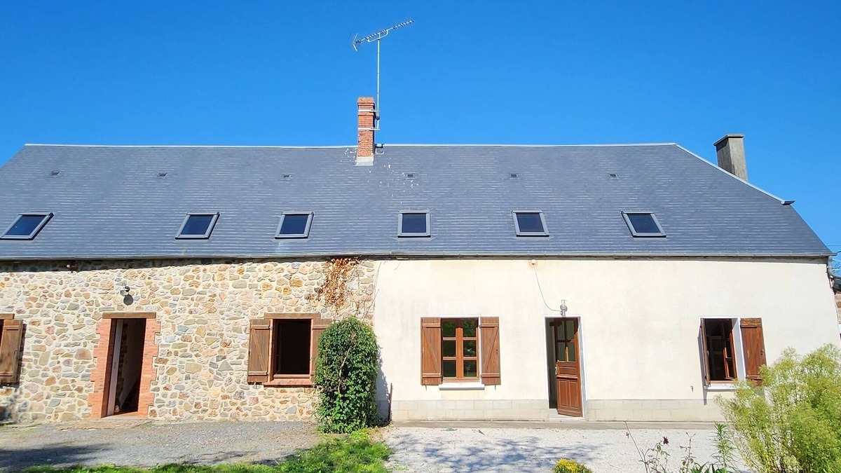 Le Dezert House | Quietly, ideally located in the center of Cotentin