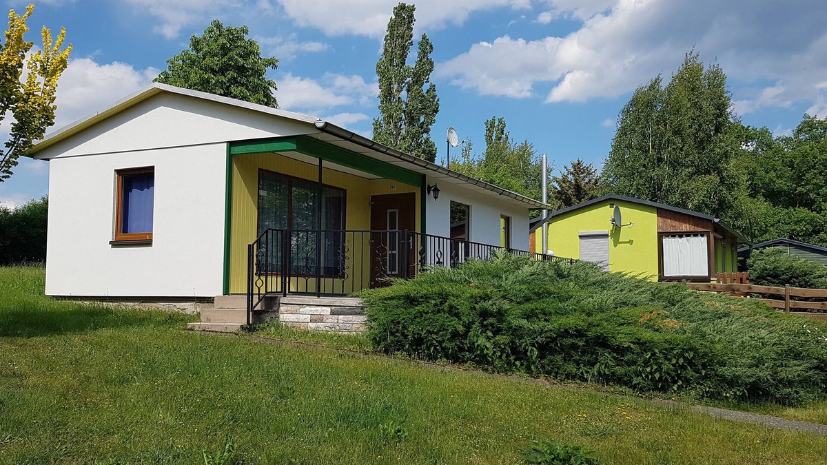 Zeulenroda-Triebes House | Quietly located bungalow with a view of the dam