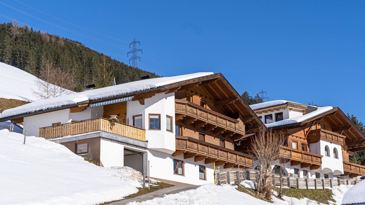 Gerlosberg Apartment | Quietly located apartment with terrace