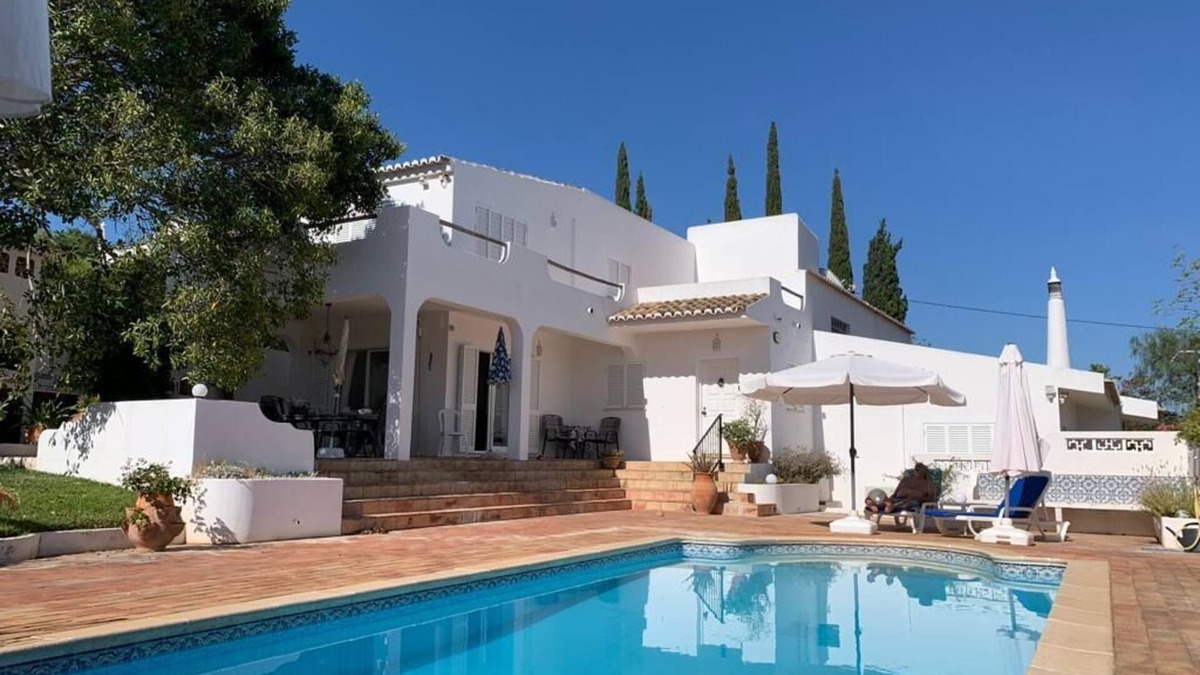 Ariolos Villa | Quietly located family villa with pool and beautiful views near Faro (+ WIFI/AC)