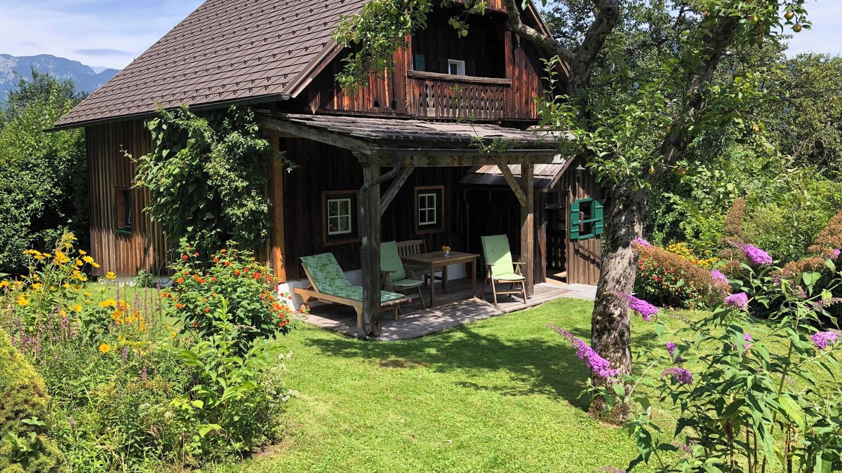 Bad Goisern House | Quietly located vacation home with 2000 m2 garden