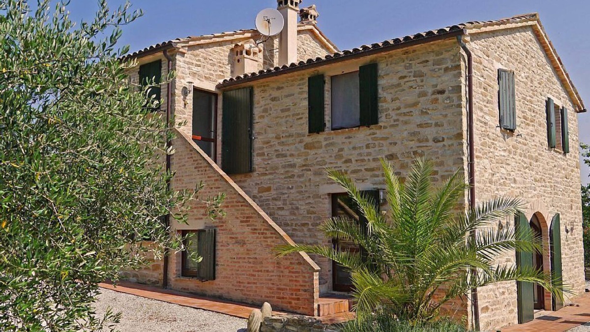 Cupramontana House | Quietly situated vacation home with pool for 12-14 pers.