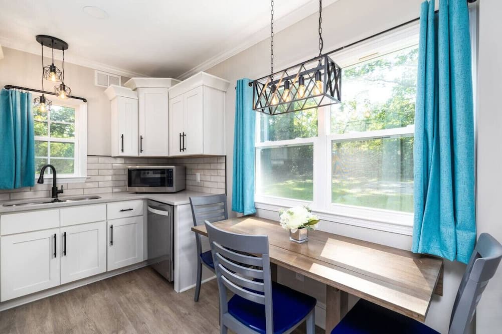 High Point House | Quietude Place · Stylish 2 Bedroom House with Full Kitchen near HPU