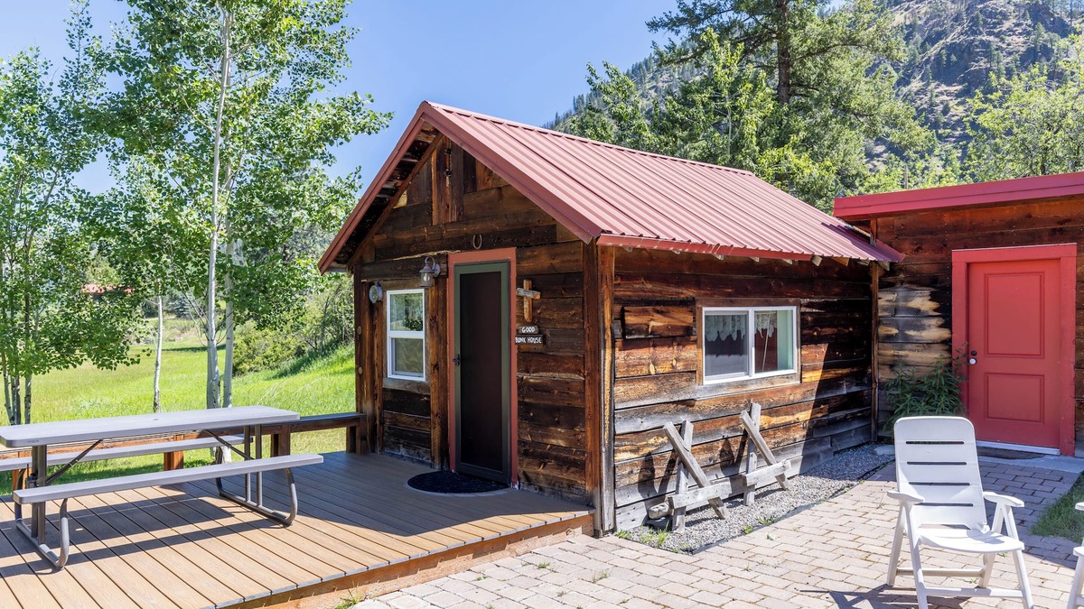 Clinton Cabin | Quigley Bunkhouse - a simple cabin with a million dollar view!