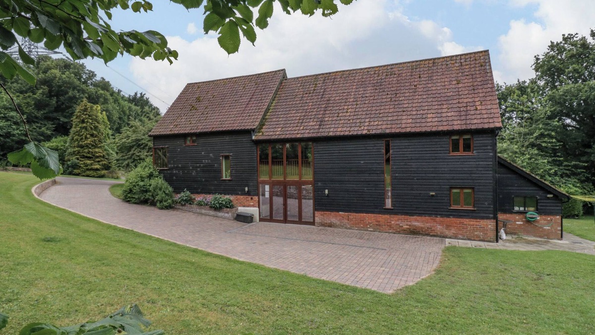 Woodbridge House | QUILL FARM BARN, pet friendly, with a garden in Campsea Ashe