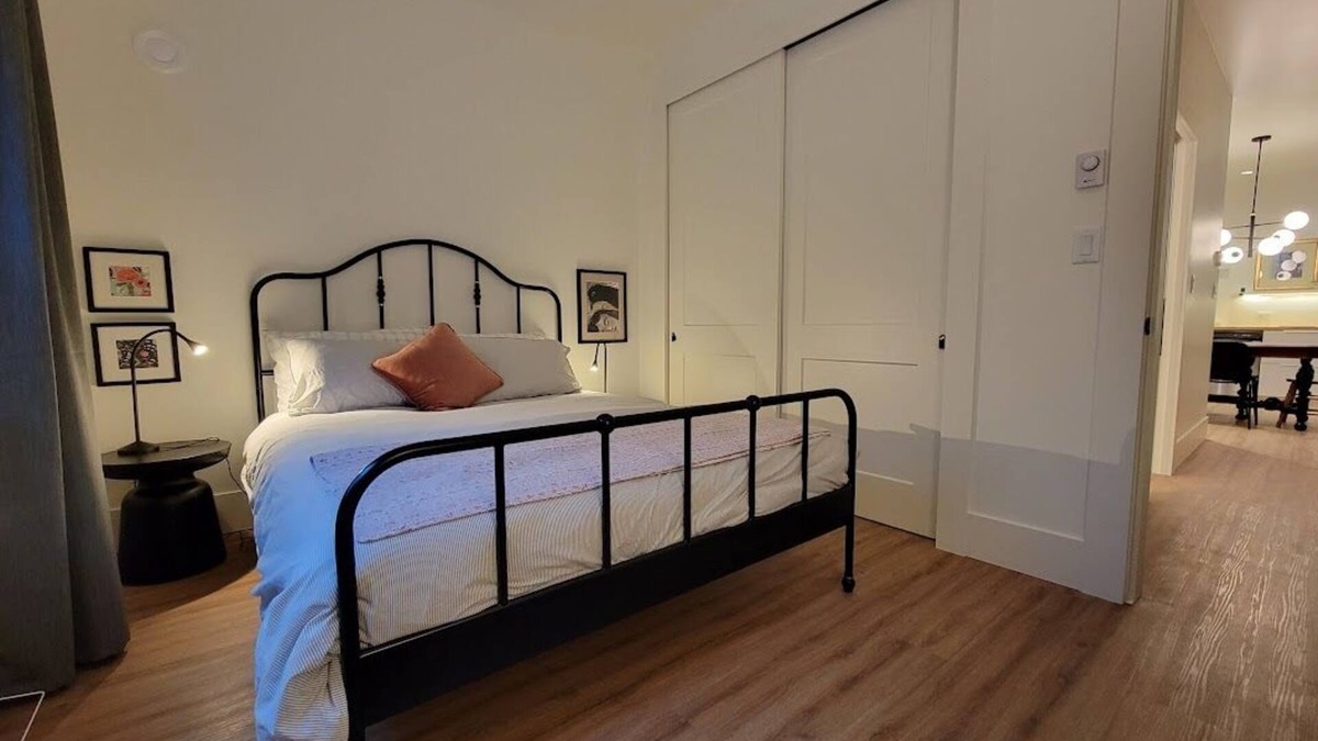 Saanich East Cottage | Quince Cottage - Quiet and relaxed