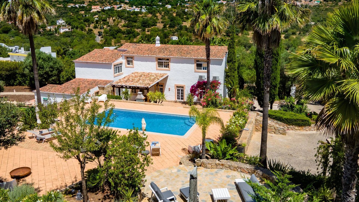 Loule Villa | Quinta da Galina by Portucasa