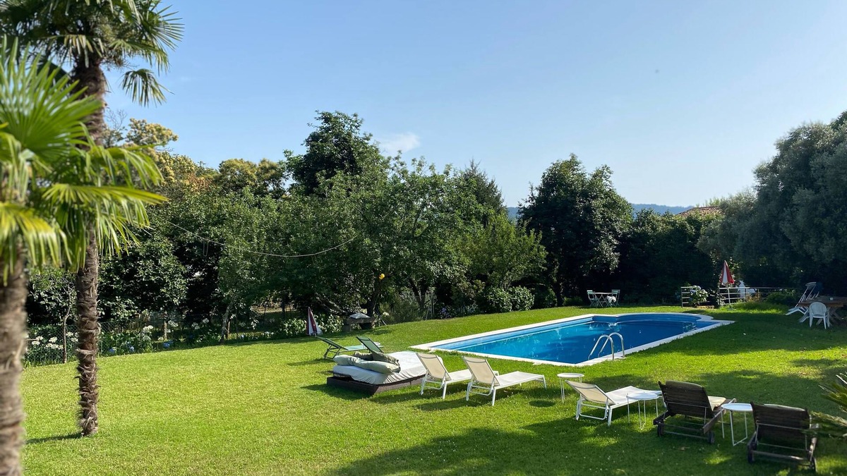 Braga Cottage | Quinta da Maínha. 4 bedrooms, 3 bathrooms, lgardens and 2 pools. Pets allowed !