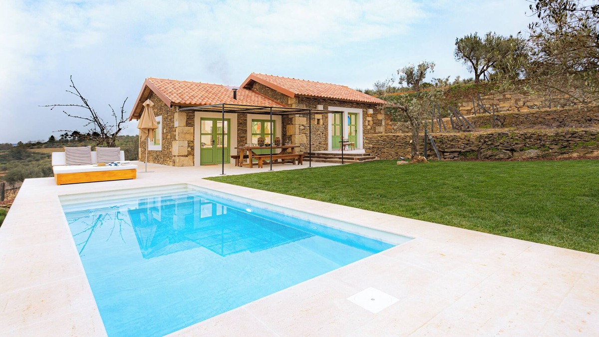 Armamar Cottage | Quinta do Cedro Verde (pintahouse.com)
