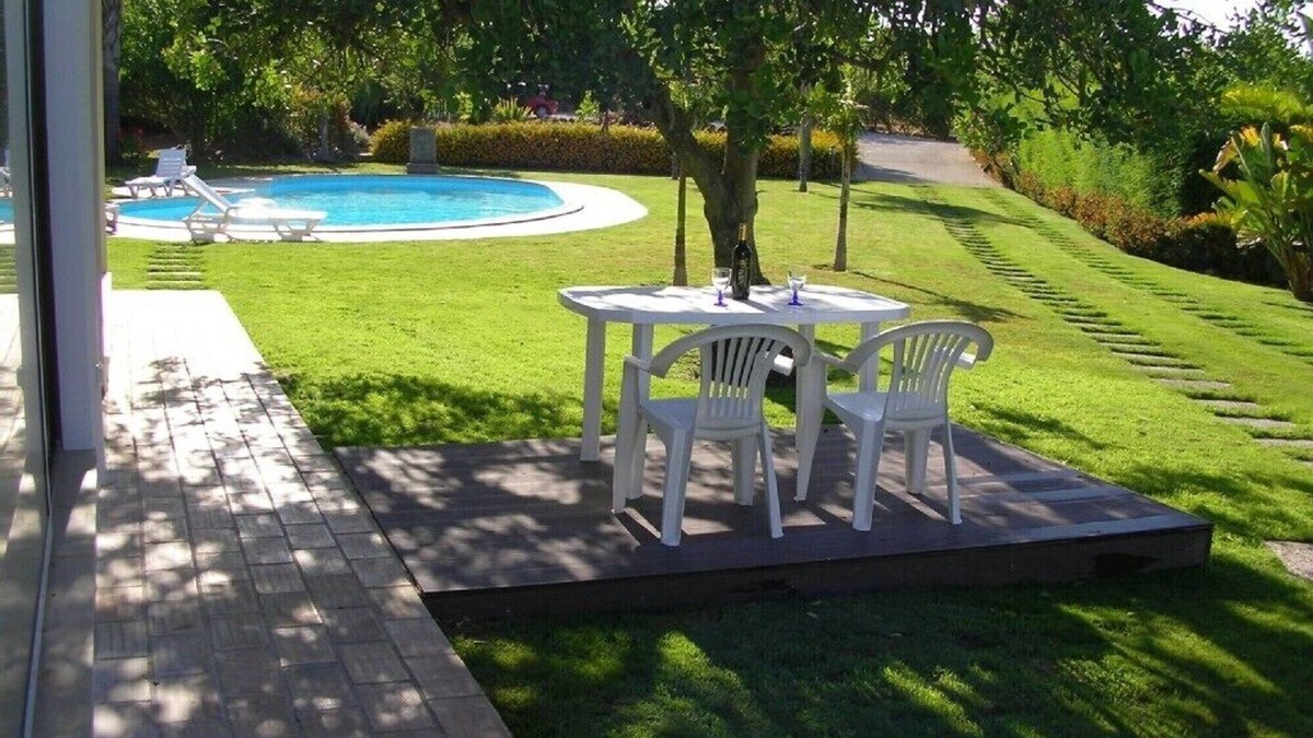 Albufeira Villa | Quinta Ourolago Luxury V1 House, with swimming pool, gardens and lake.