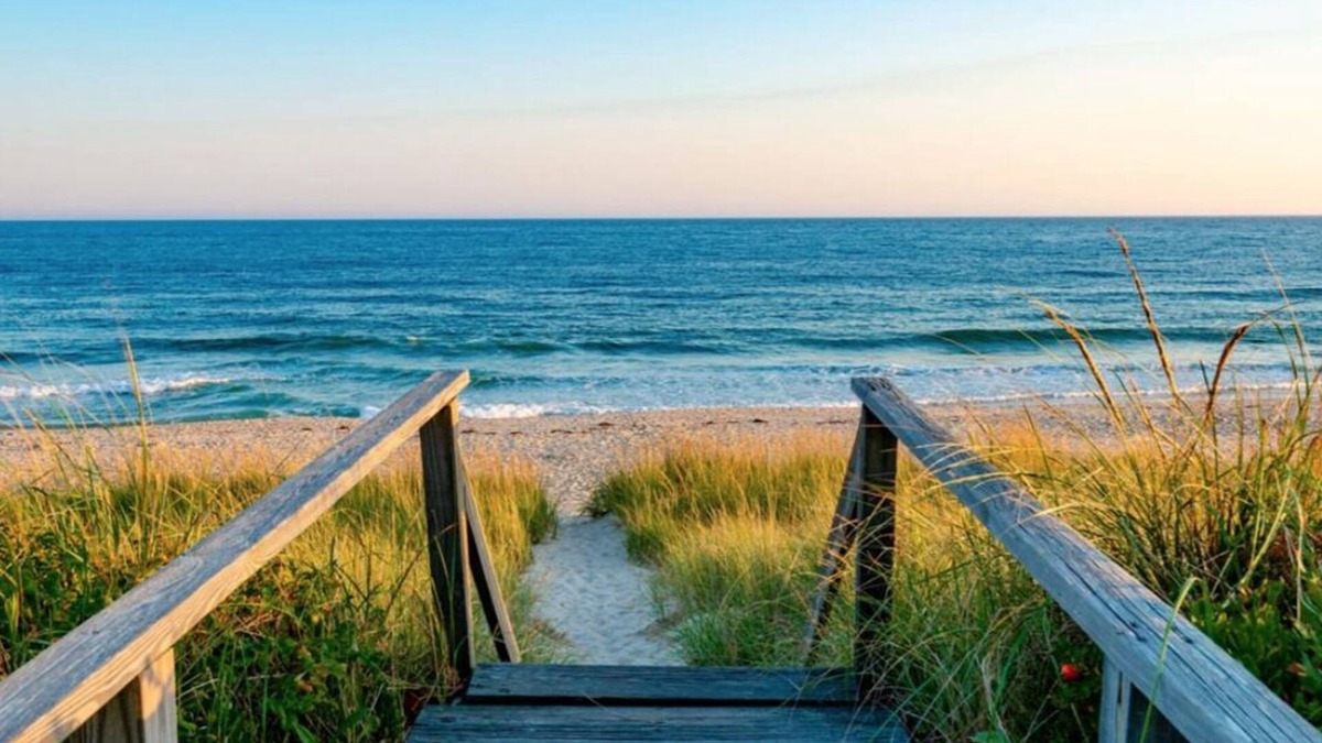 Surfside House | Quintessential 4 Bedroom Surfside Beach Cottage on Nobadeer Beach