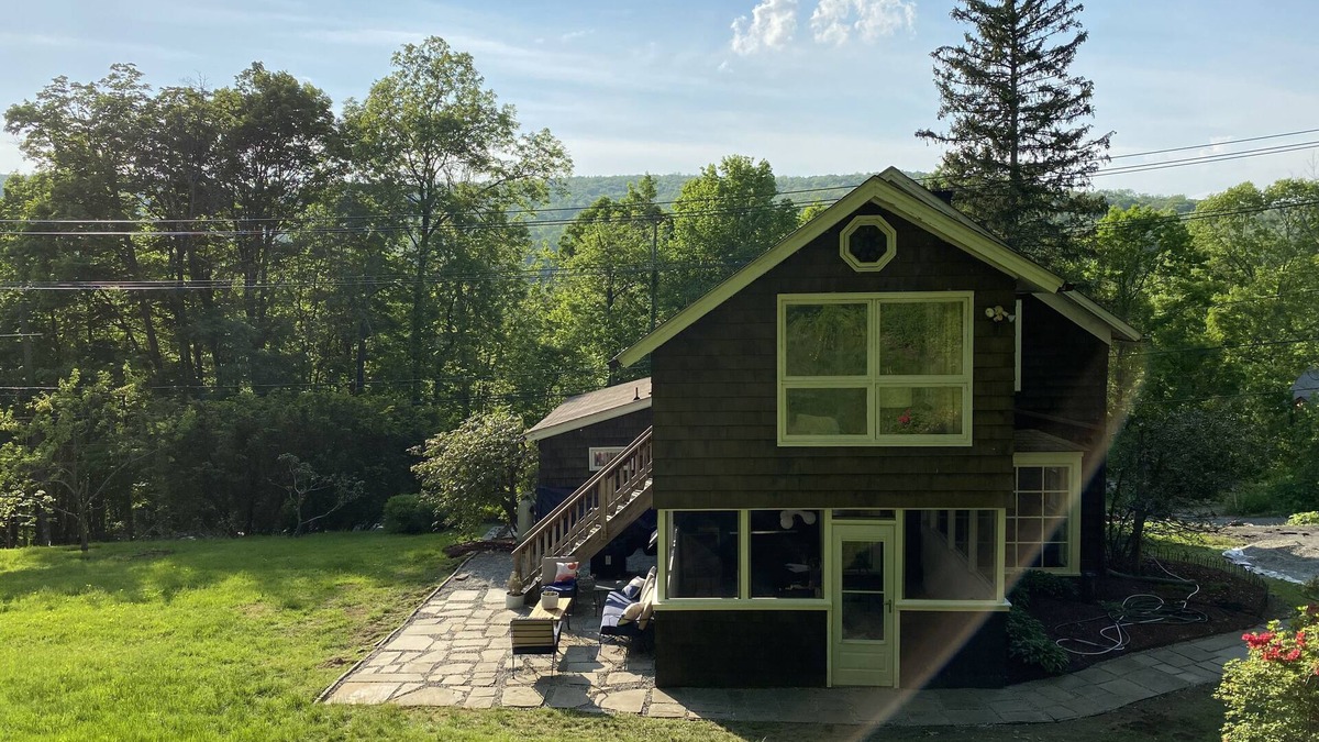 Marble Dale House | Quintessential Connecticut Living 5BRD/3 bath Home with Game Room and Fire Pit