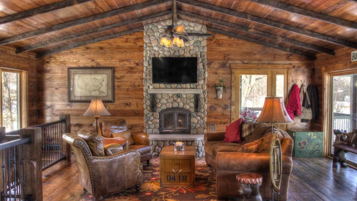 Crosslake Cabin | Quintessential Lake Cabin-Amazing Lakeside Screen Porch & Pontoon Boat included!