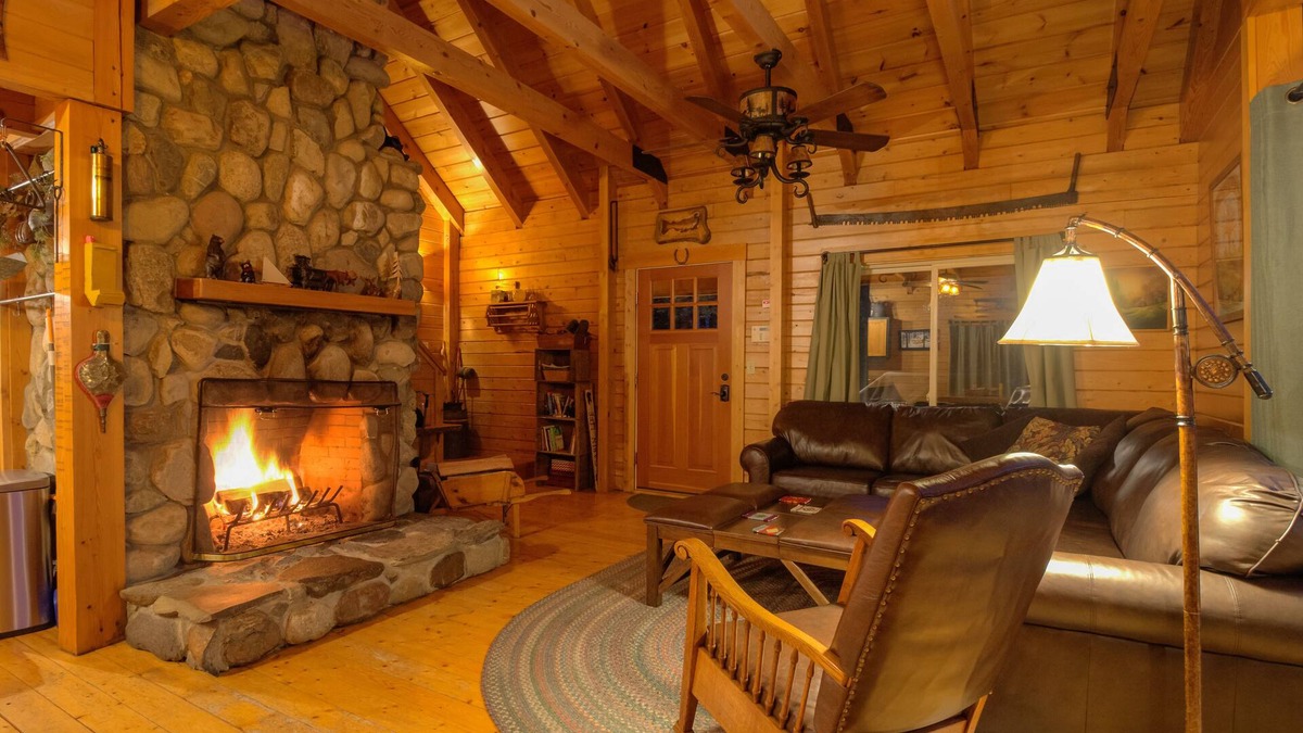 North Anson House | Quintessential Maine Log Home with Private Shore. Stone Fireplace.Pet Friendly!