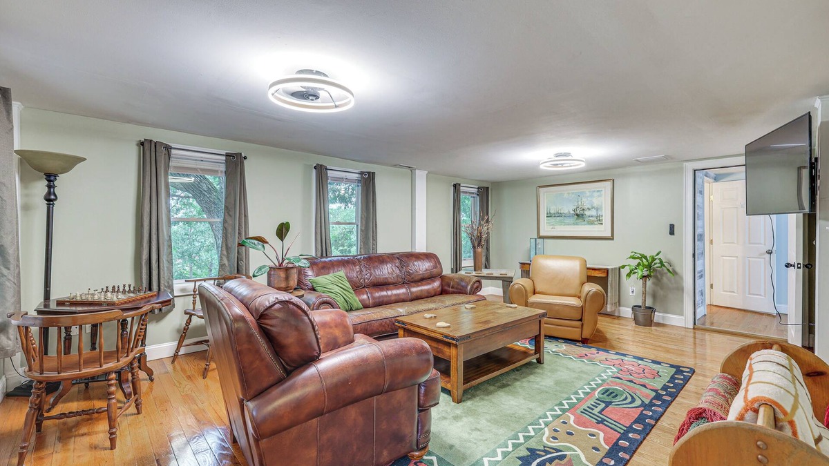 Putnam House | Quintessential New England Home w/Patio & Grill!