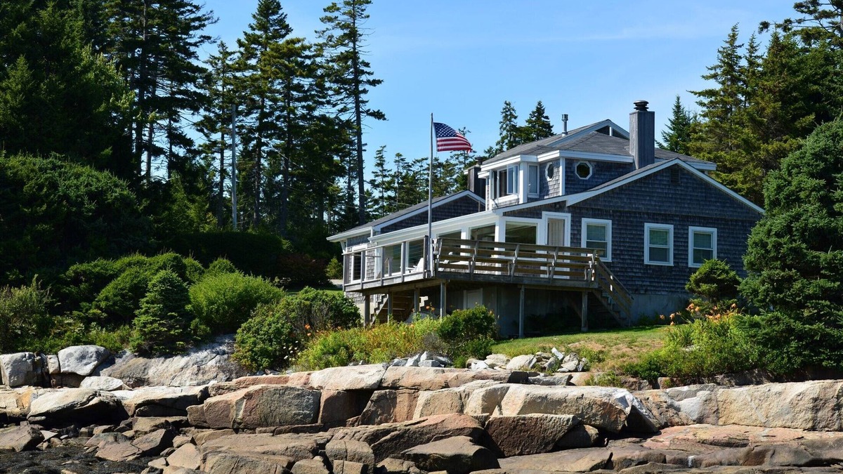 Spruce Head House | Quintessential Waterfront Maine Cottage