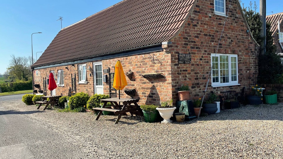 Yarm Cottage | QUIRKY COTTAGE SLEEPING 8 YARM B&B S/C ADJOINING FOX COVERT PUB YARM