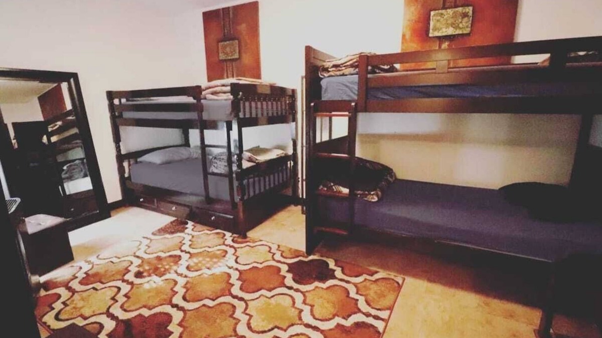 Little Italy Apartment | Quirky & Cozy Loft SoHo Little Italy - Sleeps 4