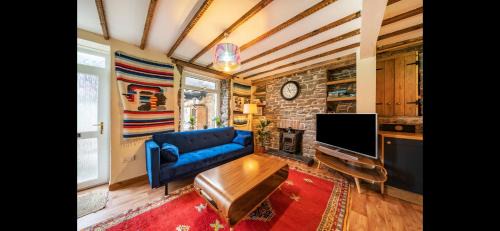 Margam House | Quirky Mountain Cottage