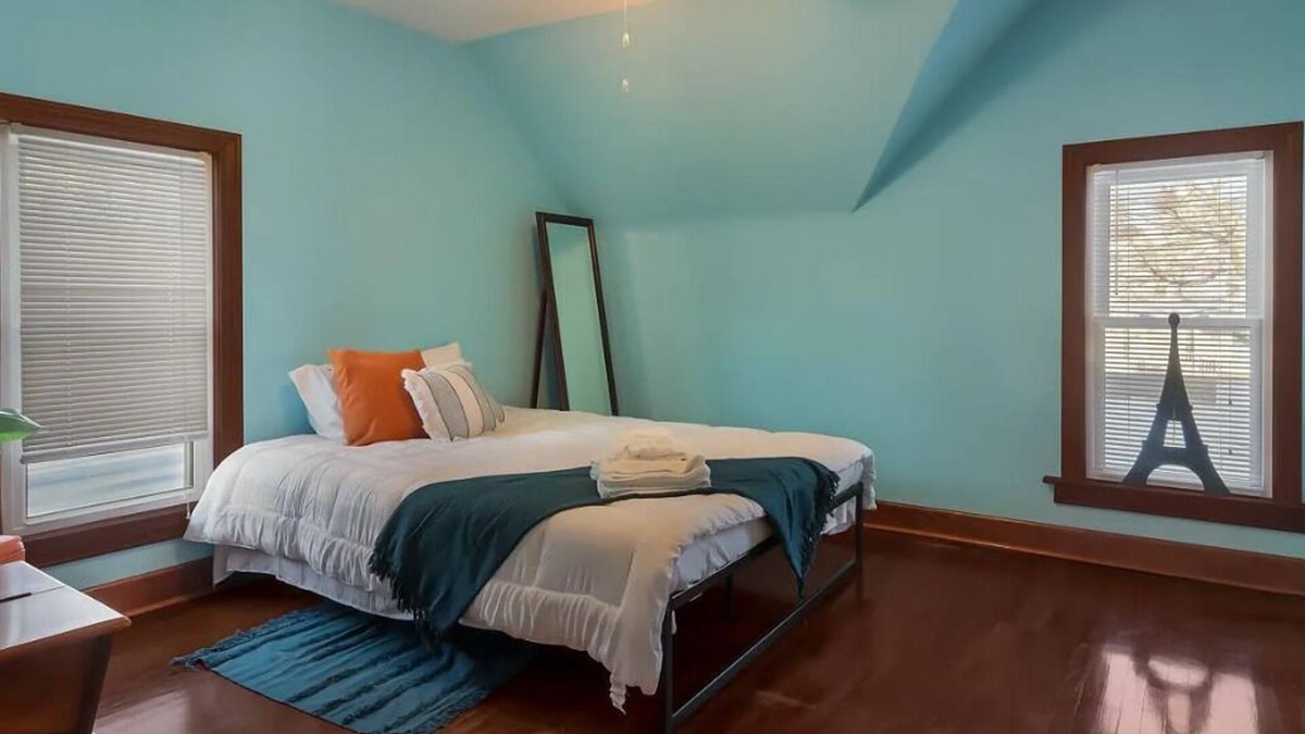 Cadillac House | Quirky, Quiet and Convenient. Downtown, Historic.