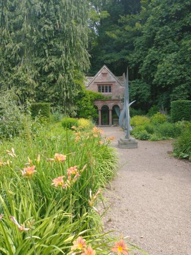 Ross-on-Wye House | Quirky, romantic cottage with garden in Wye Valley