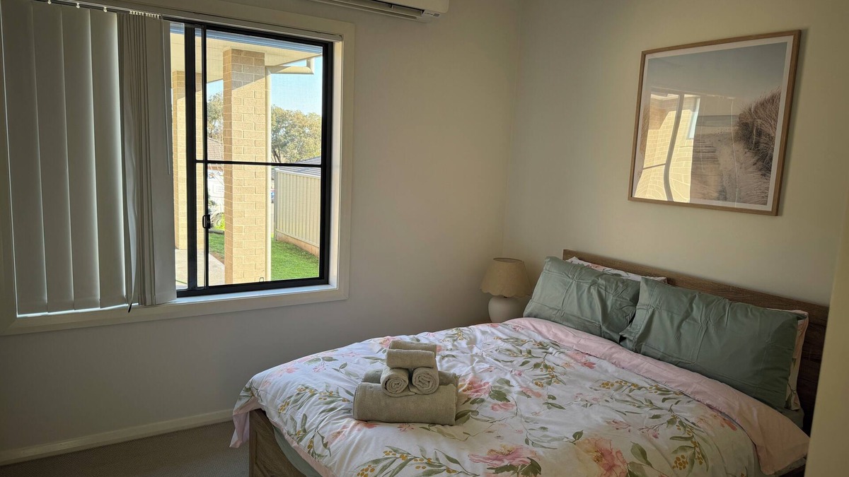 East Tamworth Apartment | quite , and modern flat , close to CBD
