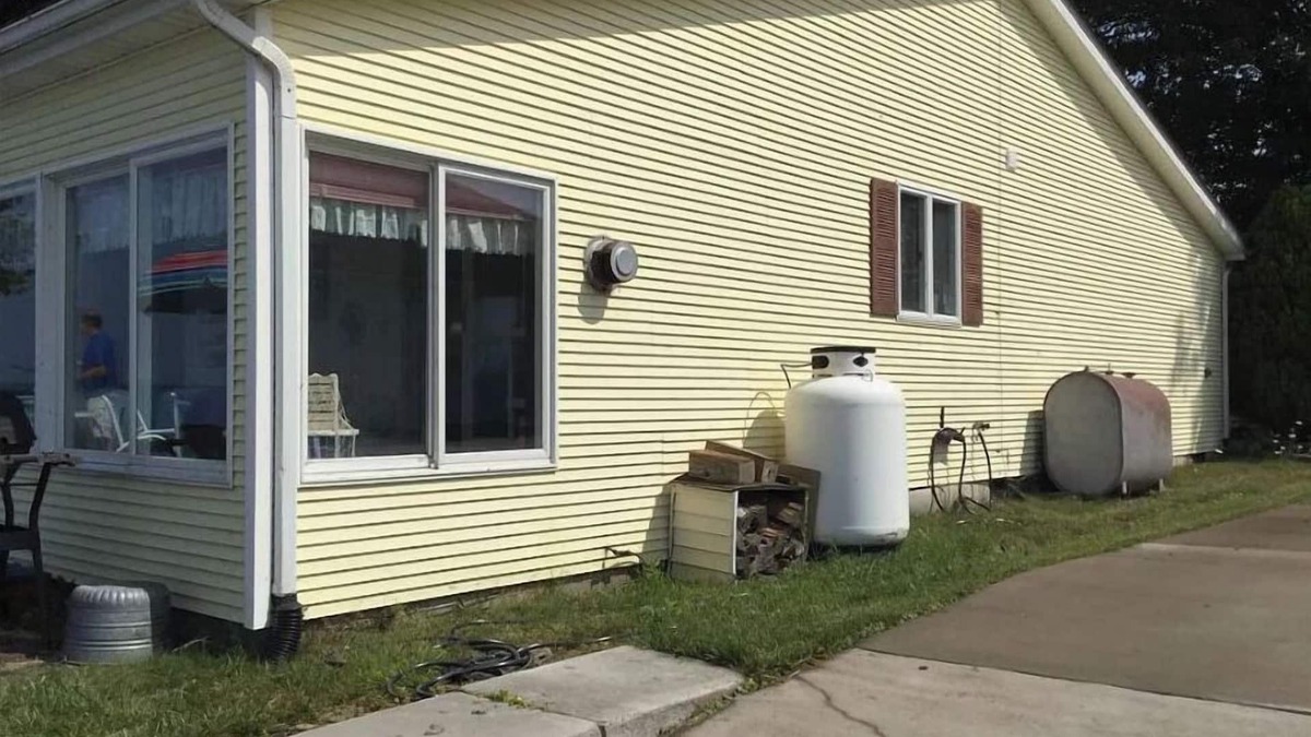 Town of Somerset House | Quite Enjoyable Lake Ontario with million dollar sunset/No pets