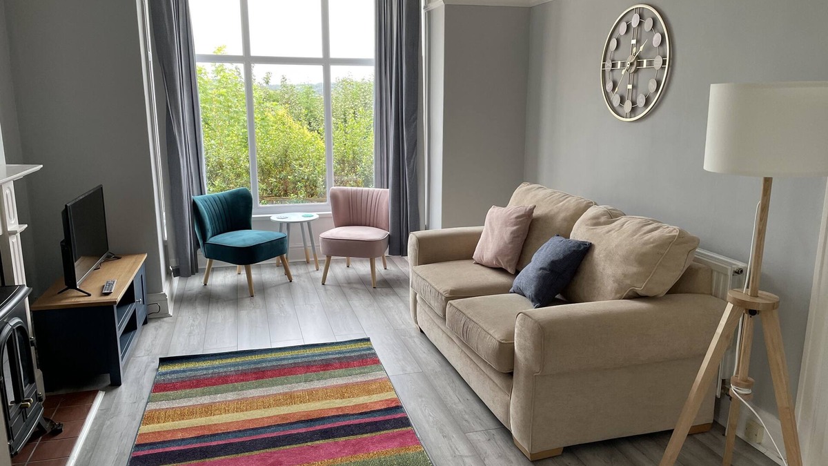 St Austell House | Quite Location With Stretching Views, Close to Eden Project and Heligan Gardens