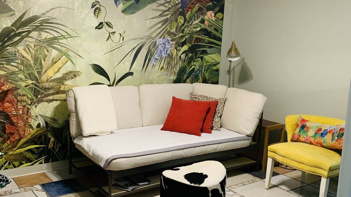 Largo House | Quite neighborhood, Free Parking, Super Wi-Fi, Private Guest House