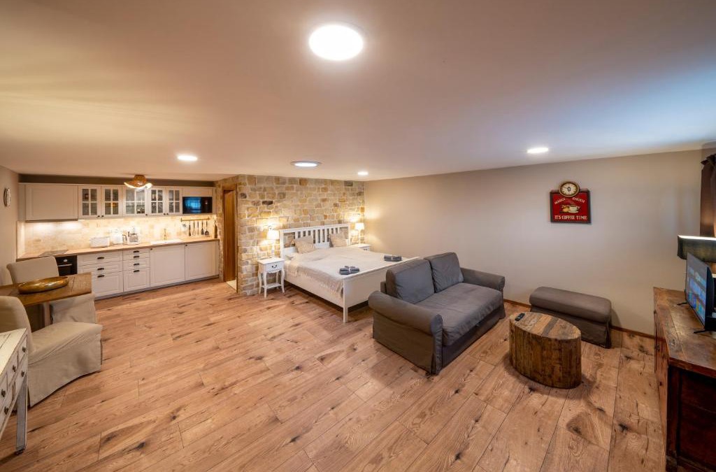 Chyne Apartment | Quite place Terrace Forest nearby Recuperation