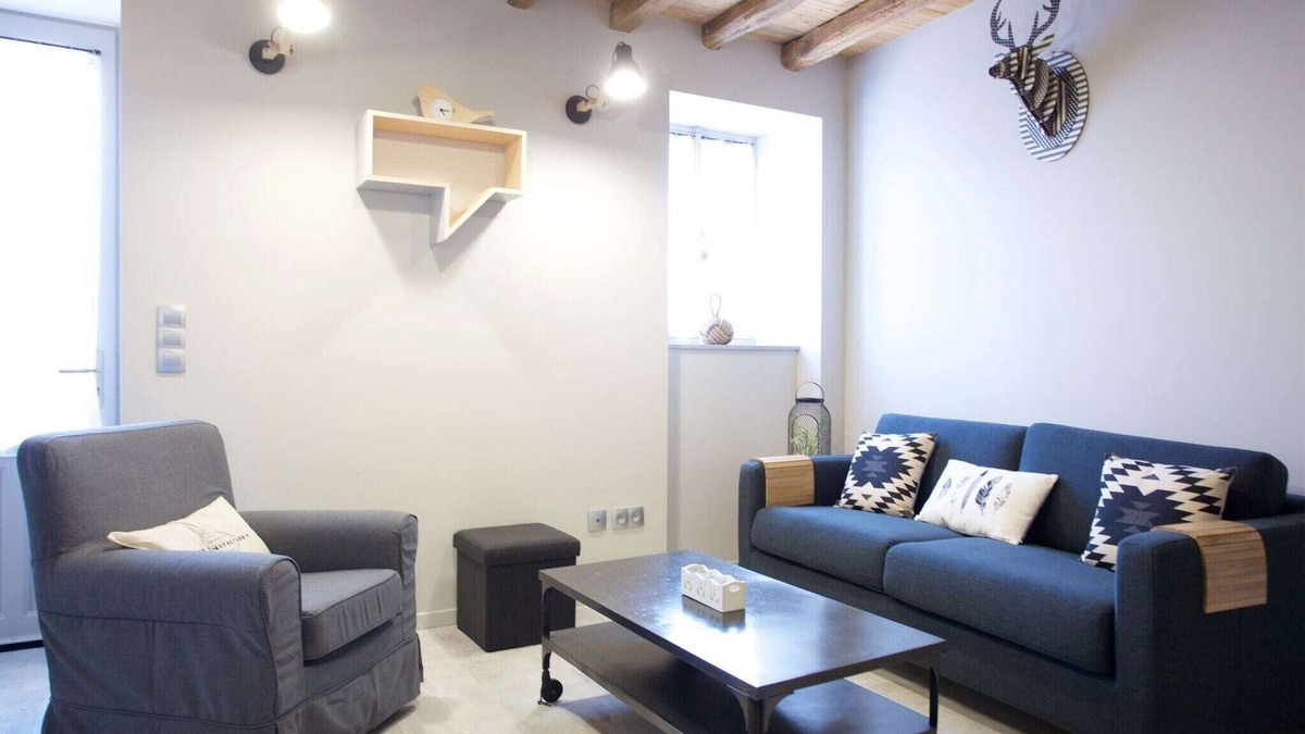 Bourg-de-Thizy Cottage | quito - château de laforest