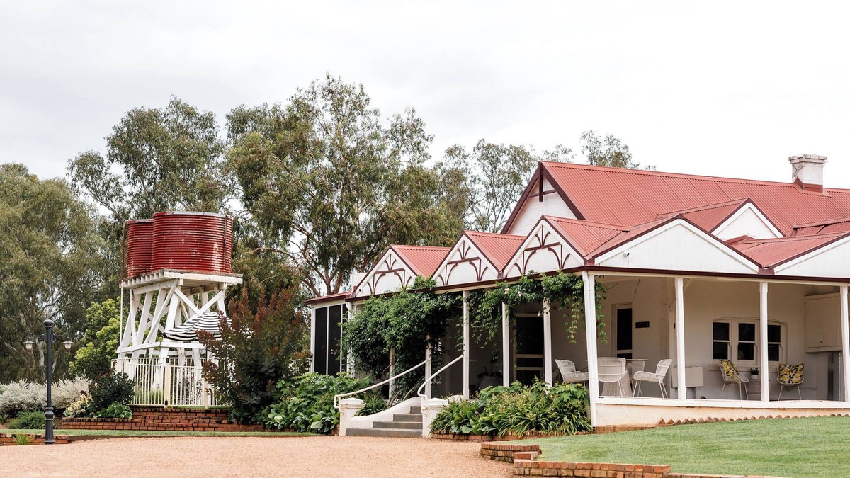 Wahgunyah House | Quondong Wahgunyah - Luxury Homestead & Cottage in secluded location