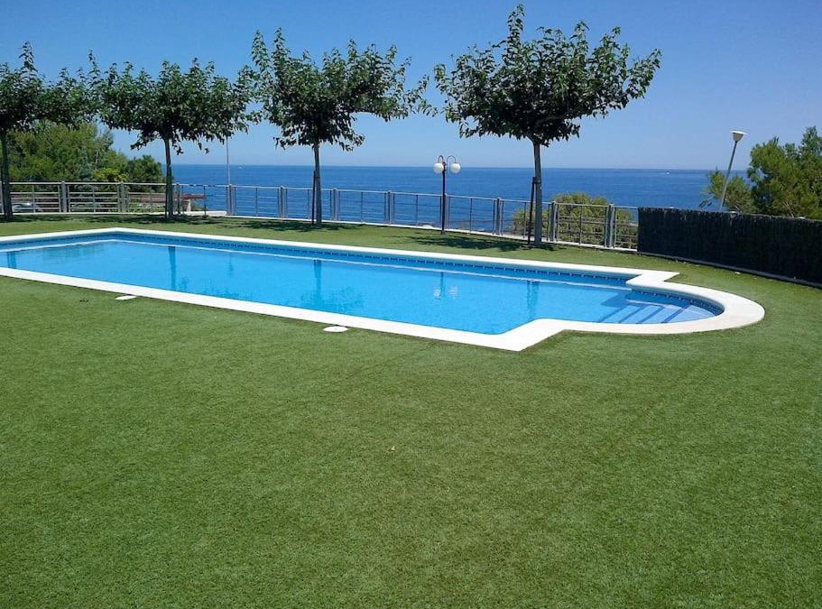 Llanca Apartment | résidence avec piscine face à la mer, 1ère ligne