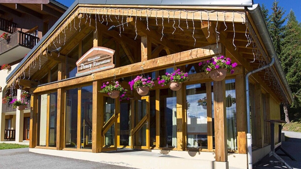 Doucy-Combelouviere Apartment | Résidence Beauregard 2P6S