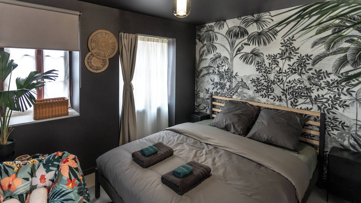Blois Apartment | Rêve Tropical Balnéo : Your Enchanted Break in Blois