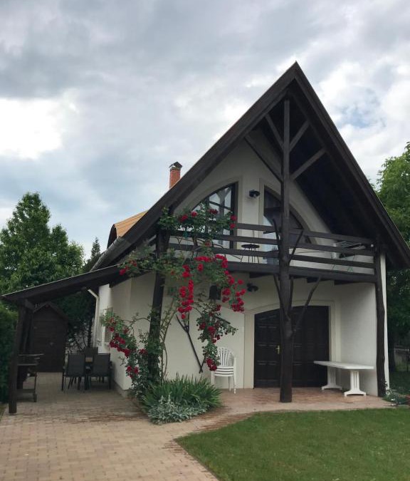 Vonyarcvashegy House | Rózsa Porta