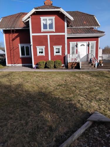 Grycksbo Apartment | Röda villan